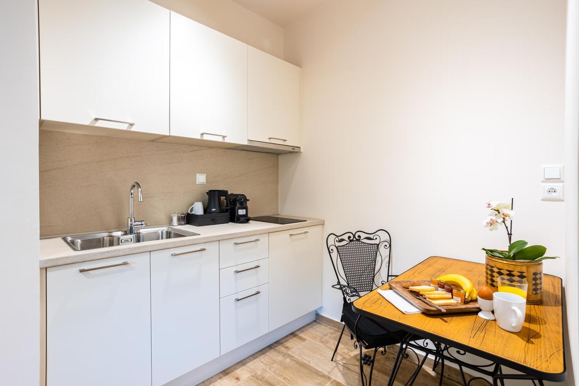 Villy'S Comfort Zone Apartments Kalamata Luaran gambar