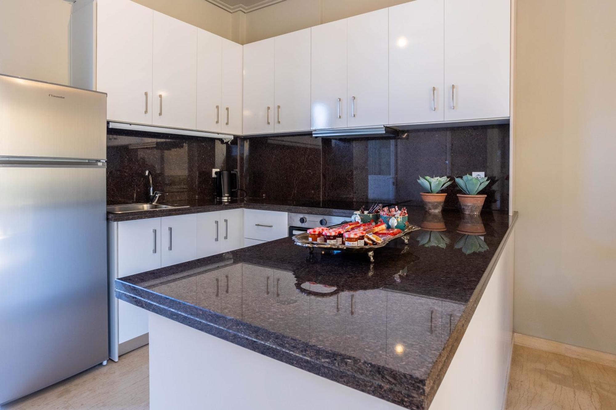 Villy'S Comfort Zone Apartments Kalamata Luaran gambar